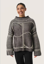 Load image into Gallery viewer, Yelena Highneck Pullover, black